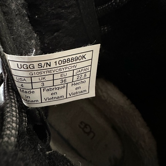 Girls black UGG winter boots - Picture 5 of 8